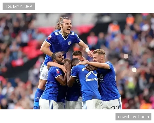 战术板：解析摩纳哥边翼卫战术在攻防两端的双重消耗